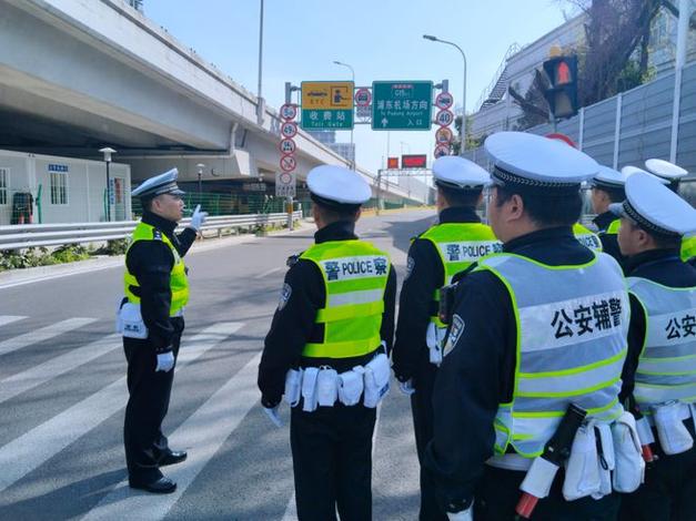 外地游客遭恶意别车事件，当地交警迅速介入保障游客安全  第2张