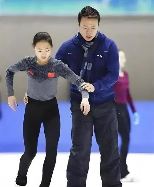 王濛、申雪、赵宏博亚冬会场边激情热聊，冰雪运动中的梦想与激情交汇  第2张