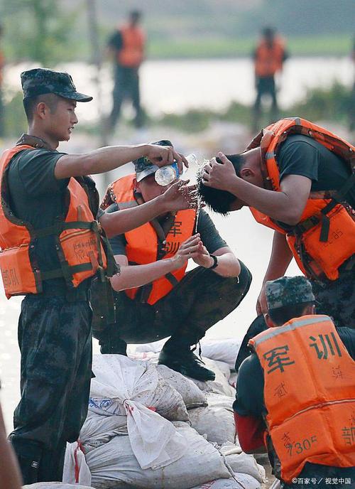 四川山体滑坡紧急救援，29人失联，多方全力搜救  第2张