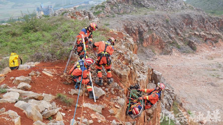 四川宜宾山体滑坡，武警紧急救援行动全面启动  第4张