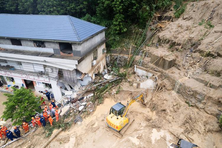 四川筠连县沐爱镇山体滑坡事件纪实  第2张