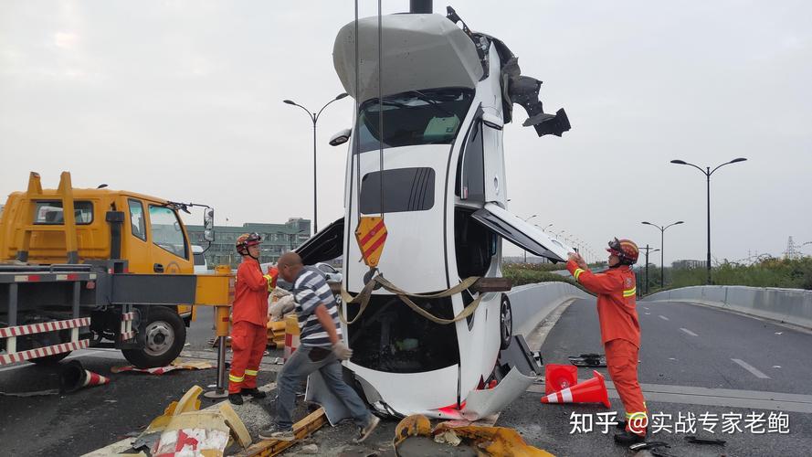 车企非标准工况下的公开碰撞测试活动，安全与挑战的双重考量  第1张